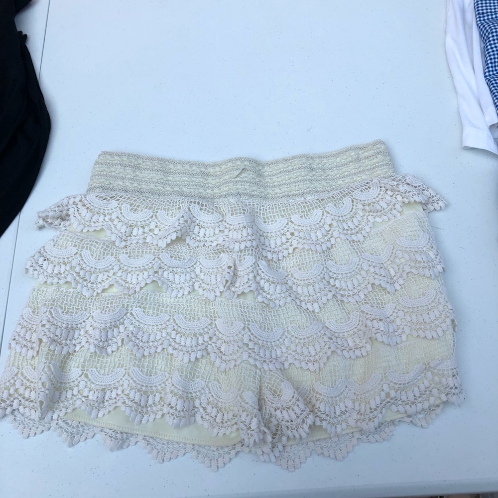 Trendy ruffle shorts